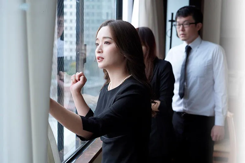 Anh xã mất 3 năm, mẹ kế trẻ tìm đến con gã chồng giải tỏa thiếu thốn