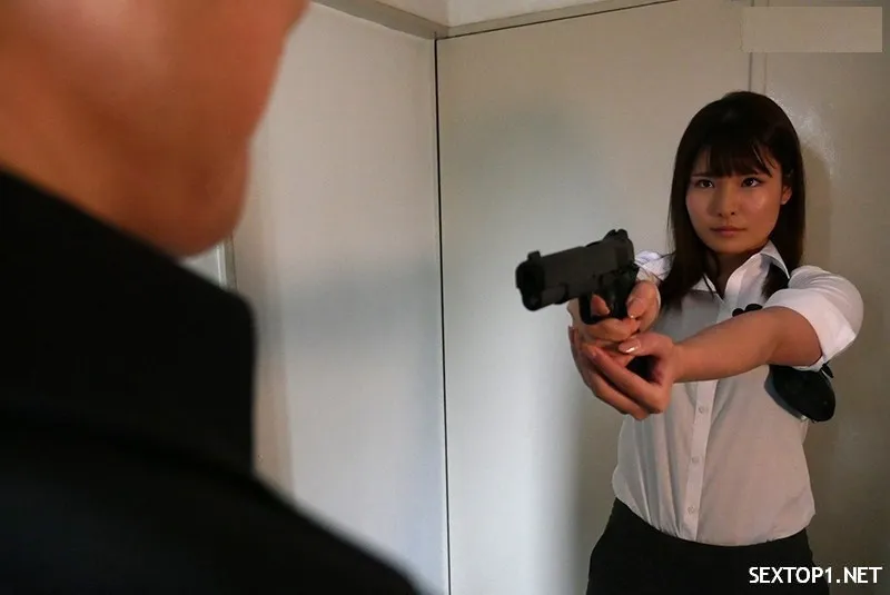 Nữ cai ngục bị tù nhân hấp diêm tập thể