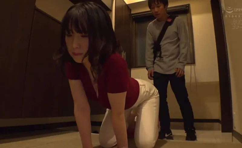 Cô gái nhà kế bên thiếu thốn và cậu sinh viên số hưởng cạnh bên